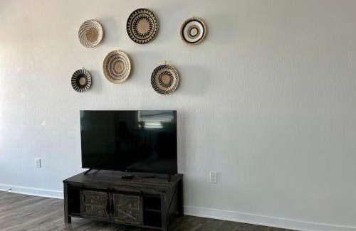 Leander Apartment | Peaceful Vacation Spot with Modern Touches and Amazing Ambiance