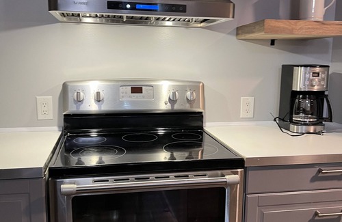 Fife House | Tranquil Escape: 10/10 Rated Near Tacoma Dome!