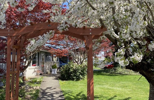 Fife House | Tranquil Escape: 10/10 Rated Near Tacoma Dome!