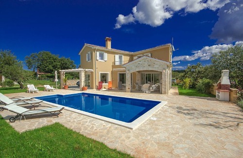 Vosteni Villa | Relaxing Villa in Sveti Lovrec with Pool and Ocean Views