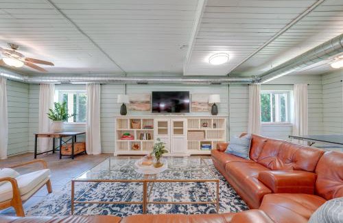 Warrenville House | Relaxing Warrenville Retreat Steps from Herrick Lake!