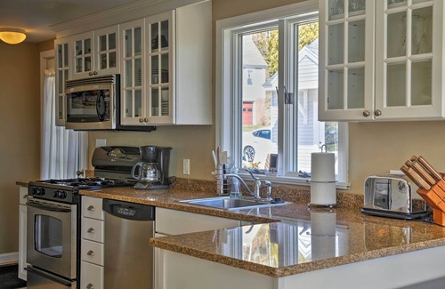 Freeport Apartment | Tranquil Waterfront Apartment with Pool Near Portland