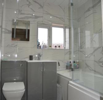 Hull Apartment | Tranquil Waterfront Retreat with Private Parking at Hull Marina