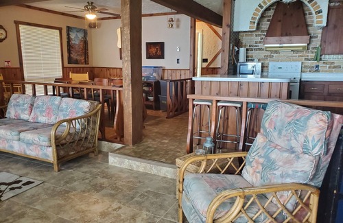 Algoma District Cottage | Tranquil Waterfront Cottage Steps from the Beach