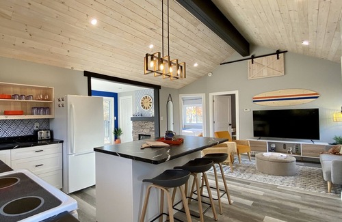 Kingsville Cottage | Waterfront Retreat at Creekside Cottage: Kayaks & Pet Friendly