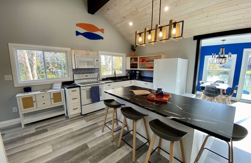 Kingsville Cottage | Waterfront Retreat at Creekside Cottage: Kayaks & Pet Friendly