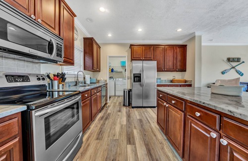 Wirtz House | Tranquil Waterfront Retreat with Scenic Views & Pet-Friendly