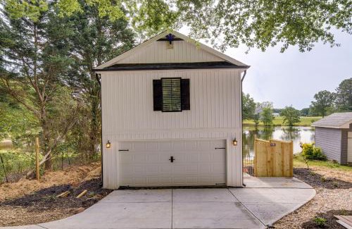 Simpsonville Apartment | Serene Waterfront Studio - Pet Friendly & Family Approved!