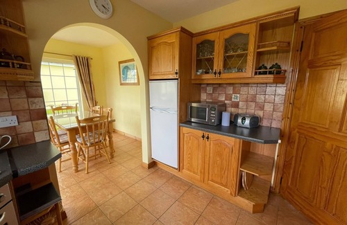Caragh Cottage | Tranquil Retreat with Ocean Views on the Wild Atlantic Way