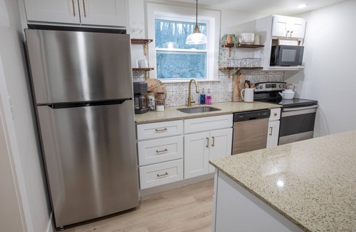 Barto House | Tranquil Wooded Retreat with Spa and Pet-Friendly Amenities