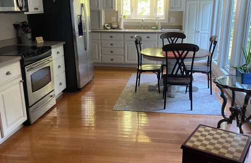 Athens Cottage | Tranquil Wooded Retreat Near Athens with Family Amenities