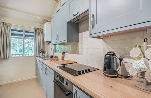 Cornisholme Cottage | Cozy 1 Bedroom Retreat with Ocean View in Louth