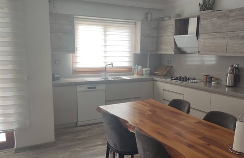 Iskenderun Villa | Tranquil Villa in the Heart of the City with Pool & Pet Friendly