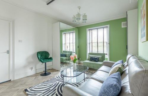 Vassall Apartment | Serene 2BR Retreat Between Brixton & Camberwell, Rated 9/10