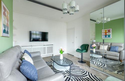 Vassall Apartment | Serene 2BR Retreat Between Brixton & Camberwell, Rated 9/10