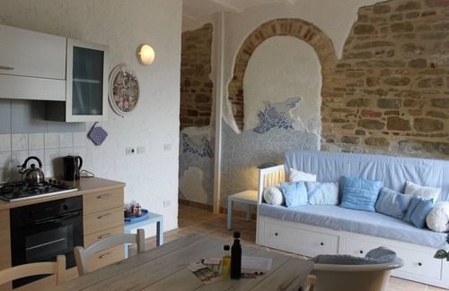 Monterosso Apartment | Serenity Awaits at Cottage ‘L'Aria’ in Le Marche, Italy