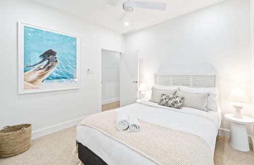 Elizabeth Bay Apartment | Family-Friendly Getaway at Peach at Palm View Collective