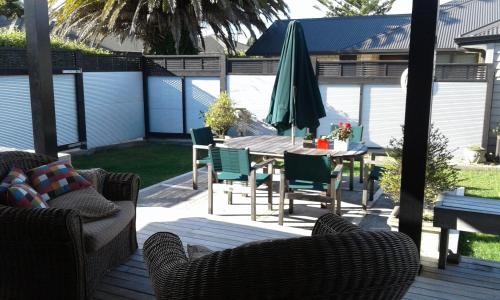 Hamilton East Villa | Peachgrove: 4-Star Hotel with Guest Rating of 9.3/10