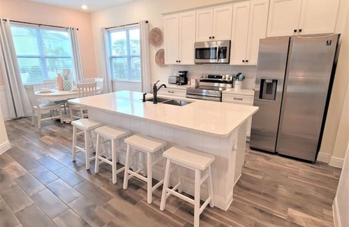 West Kissimmee Cottage | Spend Your Days at "Peachy Keen" Pool & Spa Cottage