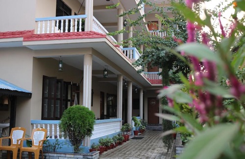 Sauraha Hotel | Discover Peacock: Family-Friendly Hotel with Great Amenities