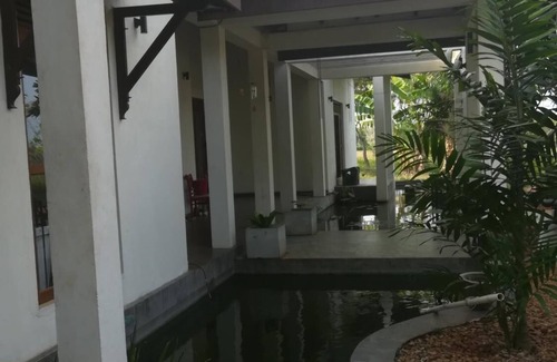 Mihintale Villa | Peacock Garden Villa: Family-Friendly Retreat with Breakfast