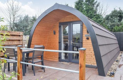Gunthorpe Resort | Experience Nature at Peacock Lake Glamping Retreat