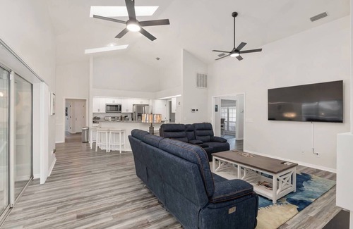 Ocala House | Peacock Paradise - Guest Rated 10/10 with Pool & Spa