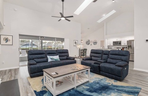 Ocala House | Peacock Paradise - Guest Rated 10/10 with Pool & Spa