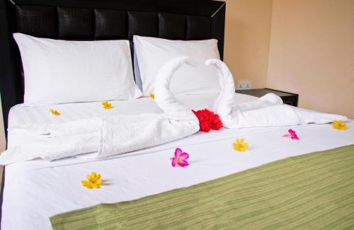Anuradhapura Resort | Cozy Peacock Resort: Family-Friendly with Breakfast & Kitchen