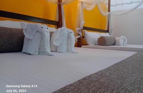 Sevanagala Cabin | Eco-Friendly Getaway at Peacock Riverside Lodge - 10/10 Rated