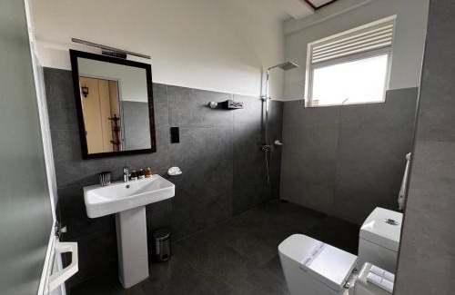 Mirissa House | Peacock Villa: Guest Rated 9.8, Oceanfront Bliss Awaits