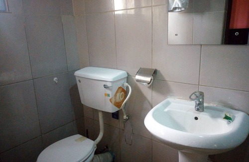 Ibadan Hotel | Guest Rated 10/10 at Peak Court Hotels with Family Amenities
