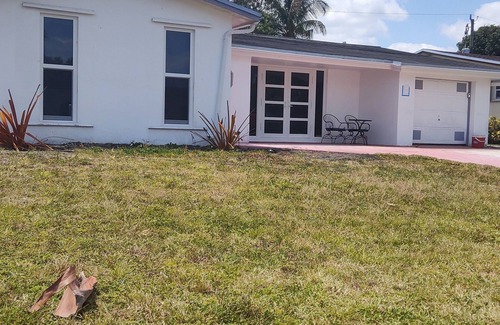 Miramar House | Peak Fun Drive: Pet-Friendly Retreat with Spa and Pool