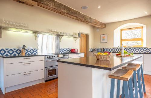 Tittleshall House | Discover Peak Hall: Pet and Child Friendly Retreat