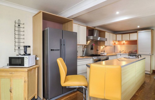 Newark House | PEAK HOUSE, family friendly, with open fire in Newark-On-Trent
