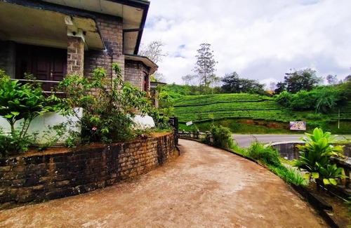 Hatton House | Family-Friendly Stay at Peak Rest Bungalow Retreat