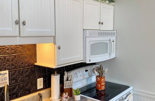 Pipestem Ski Chalet | ⛰️Peaks of Pipestem ⛰️nBrand new listing with all NEW furnishings