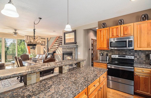 Rendezvous Cabin | Peaks + Pines + Playtime | Your Iconic Retreat