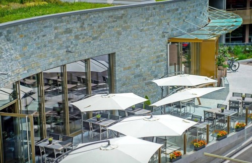 Laax Apartment | Relaxing Peaks Place Apartment-Hotel & Spa with Lake Views