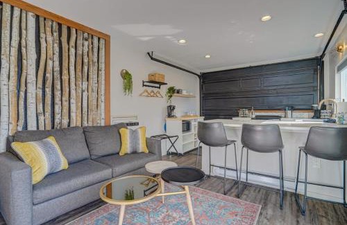 West Colorado Springs House | PeakView Lil Lux - King Room with Hot Tub and Scenic Views