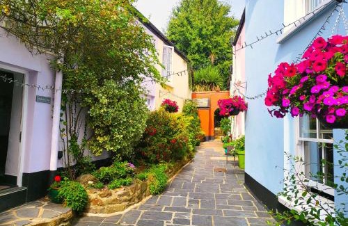 Appledore House | Discover Pear Tree Cottage: Pet-Friendly Family Retreat