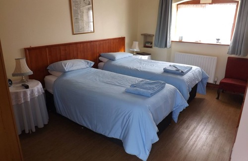 Twywell Bed & Breakfast | Cozy Pear Tree Farm B&B: Child-Friendly with Breakfast