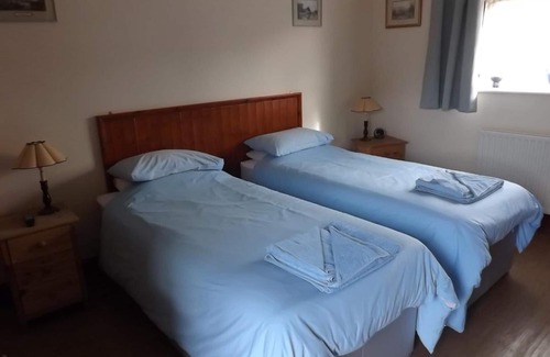 Twywell Bed & Breakfast | Cozy Pear Tree Farm B&B: Child-Friendly with Breakfast