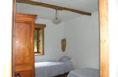 Genis House | Guest Rated 9/10 at Pear Tree Gite - Family-Friendly Stay