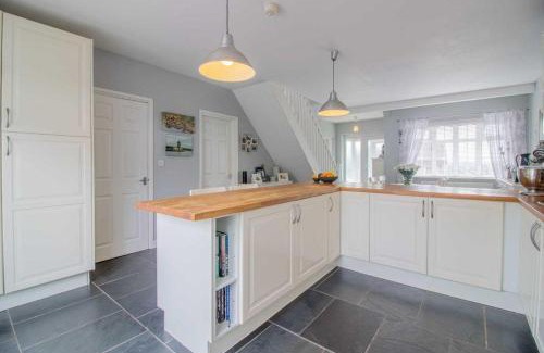 Toton House | Pet-Friendly Pear Tree House: Rated 10/10 by Guests