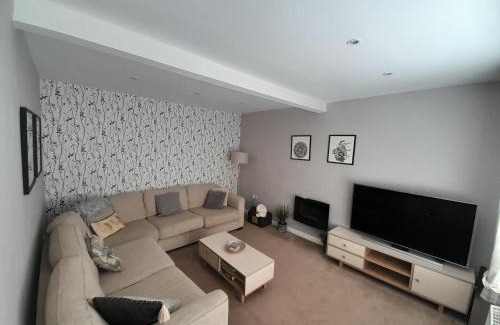 Toton House | Pet-Friendly Pear Tree House: Rated 10/10 by Guests