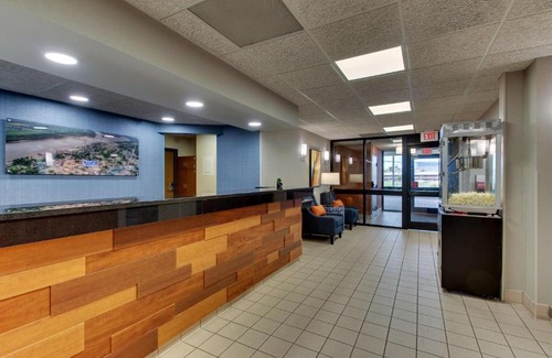 Cape Girardeau Hotel | Cozy Pear Tree Inn Cape Girardeau West - Pet Friendly Stay