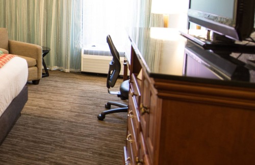 Cape Girardeau Hotel | Comfortable Stay at Pear Tree Inn Cape Girardeau with Pool