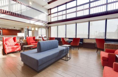 Miner Hotel | Pet-Friendly Pear Tree Inn Sikeston with Great Amenities