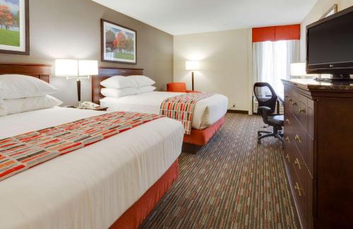 Miner Hotel | Pet-Friendly Pear Tree Inn Sikeston with Great Amenities